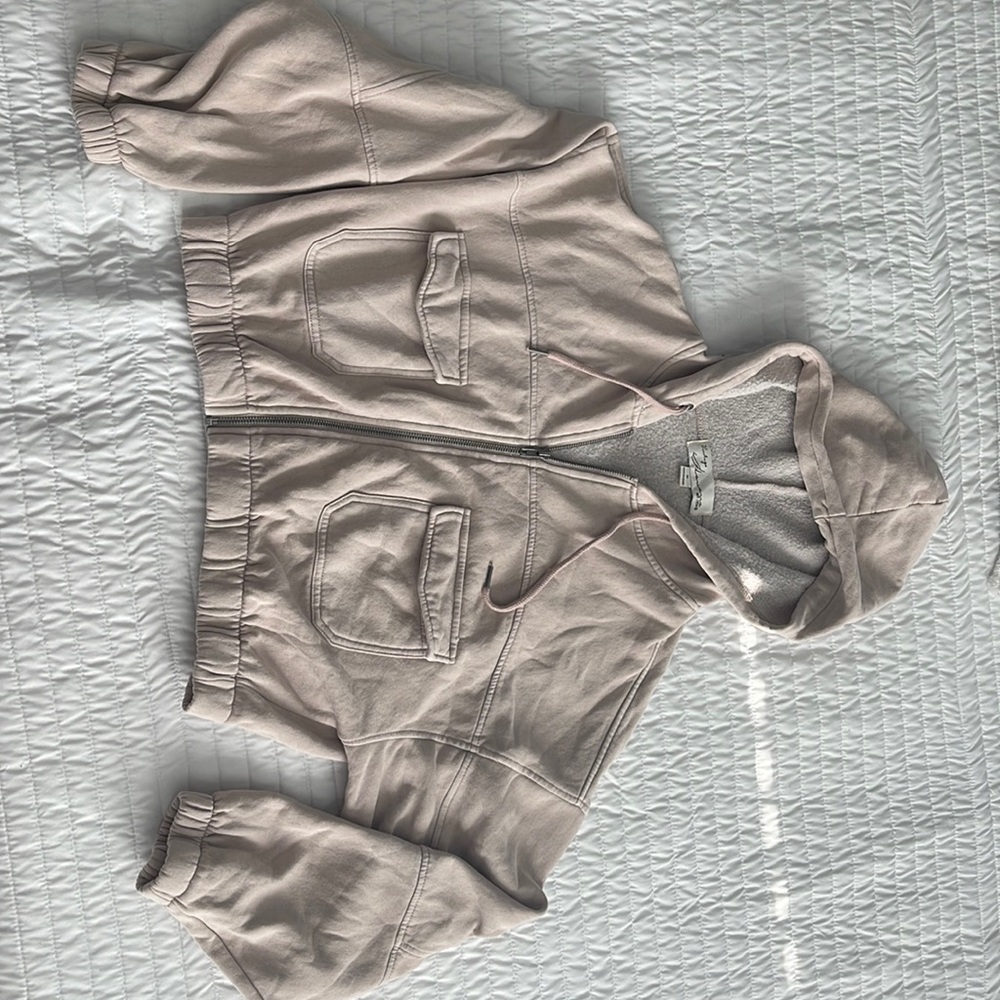 Full zip two pocket cropped hoodie